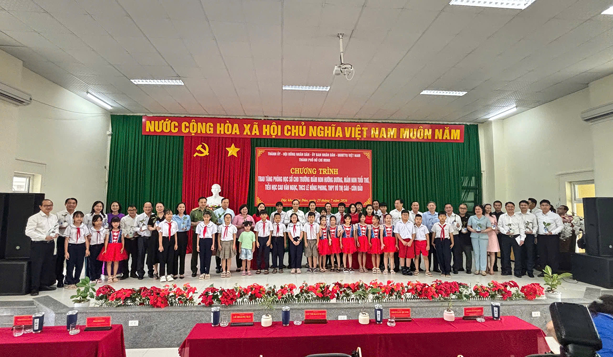 VNPT đồng hành trao tặng phòng học số, lan tỏa chuyển đổi số giáo dục đến đặc khu Côn Đảo